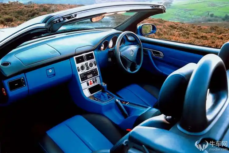 克莱斯勒交叉火力与奔驰slk克莱斯勒交叉火力srt6内饰 当然,克莱斯勒
