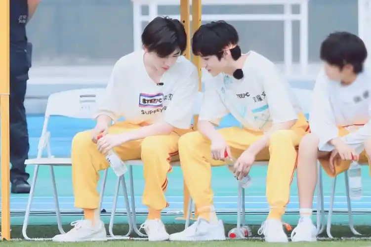 文轩  来波吻文和轩轩的照片爱了爱了