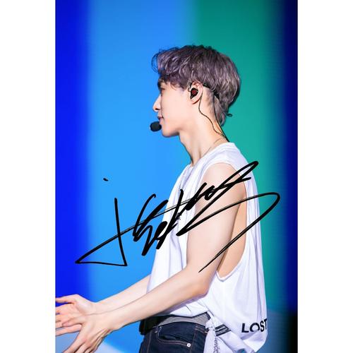 6寸张艺兴 亲笔签名照片新款热门宣传照签名28号