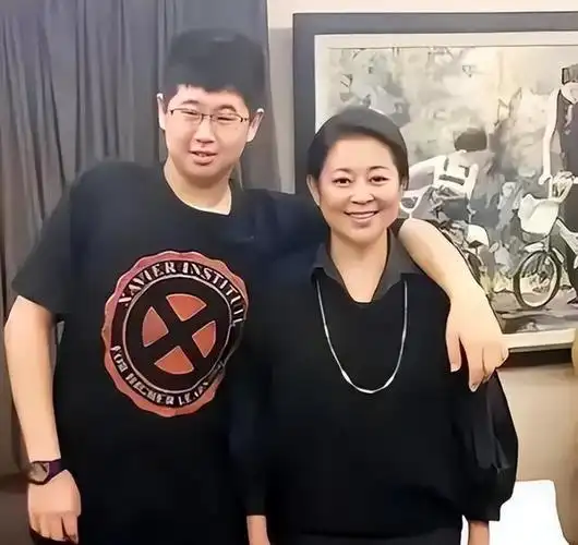 这一次轮到64岁的倪萍变装了新刘姥姥一出观众直呼太尴尬