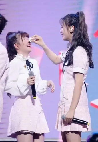 赖美云1米53为何不显矮当看到她与杨超越同台后我明白了