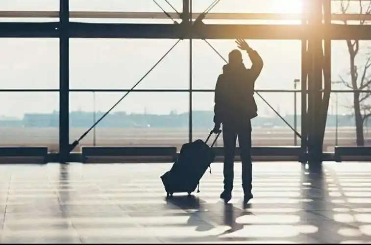 20190504送儿远行黄惠波