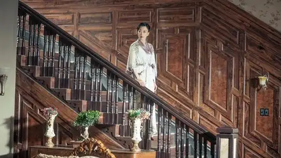 马丽《剃刀边缘》开播 演技精湛获赞