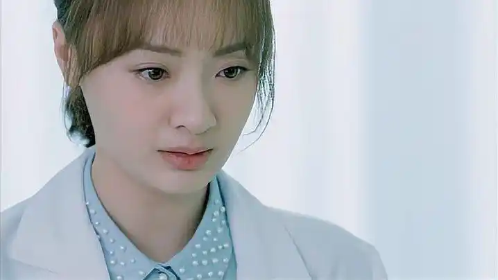 儿科医生唐雨佳重回医院饭都忘记吃赶紧做叶医生布置的事