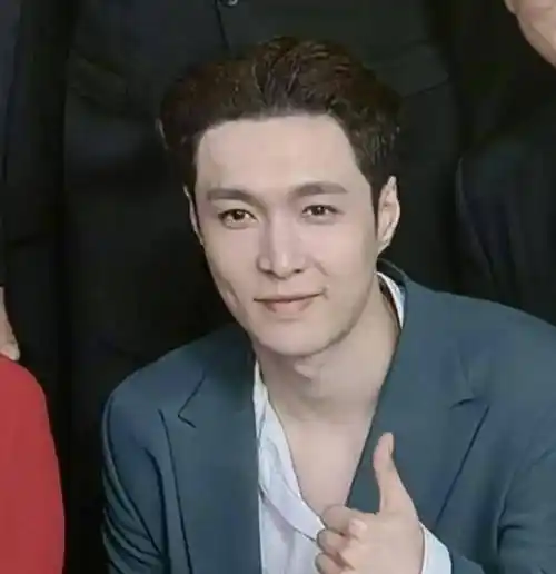 众星舞台生图大合照,李易峰张艺兴颜值抗打,41岁高圆圆惊艳到我_刘涛