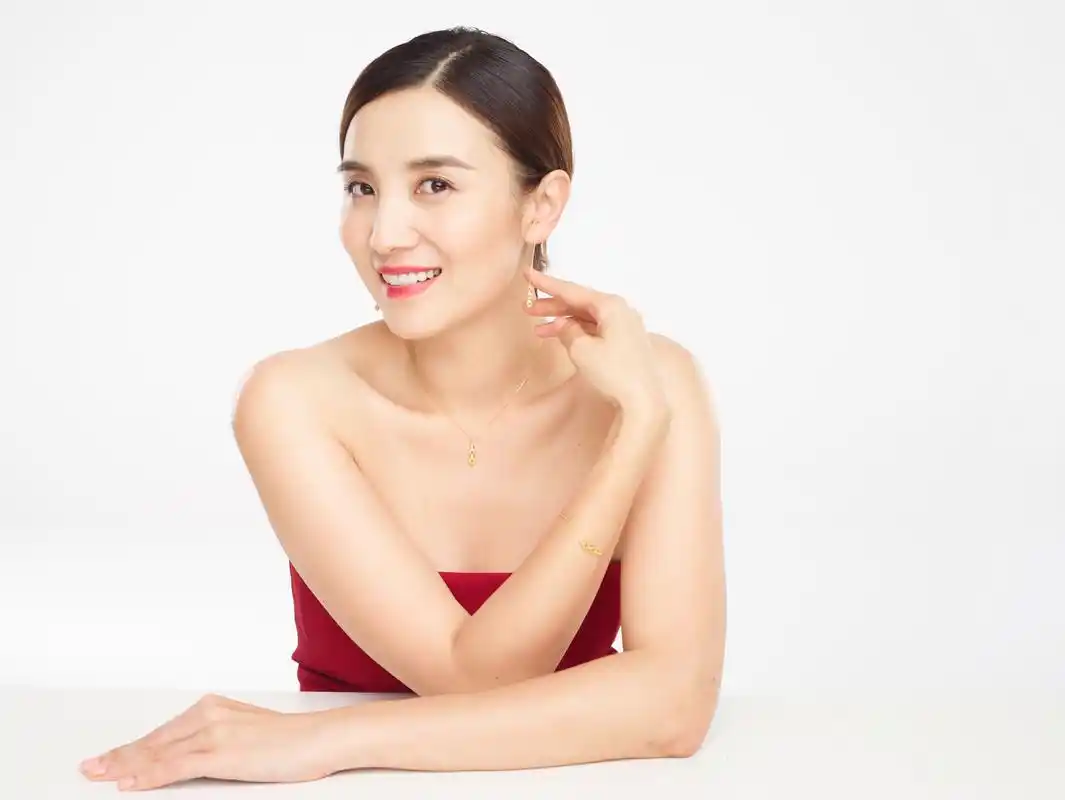 宋佳 红裙棚拍未修超清图 生图红衣美图