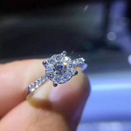 18k金四爪九围一白金钻石戒指女1克拉效果10分主钻石显钻群镶女戒