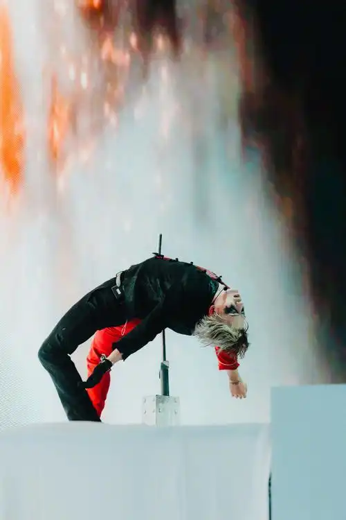 王嘉尔slowmv将上线##王嘉尔slowmv明天上线