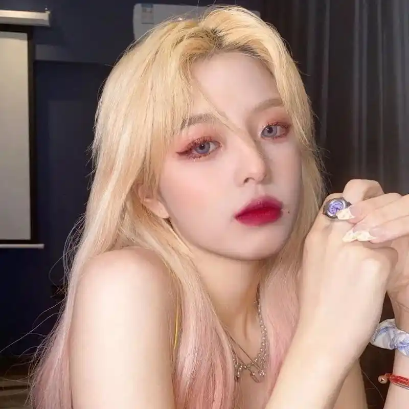 优质头像 #女生头像 #高级感 #颜值 祝你一帆风顺! - 抖音