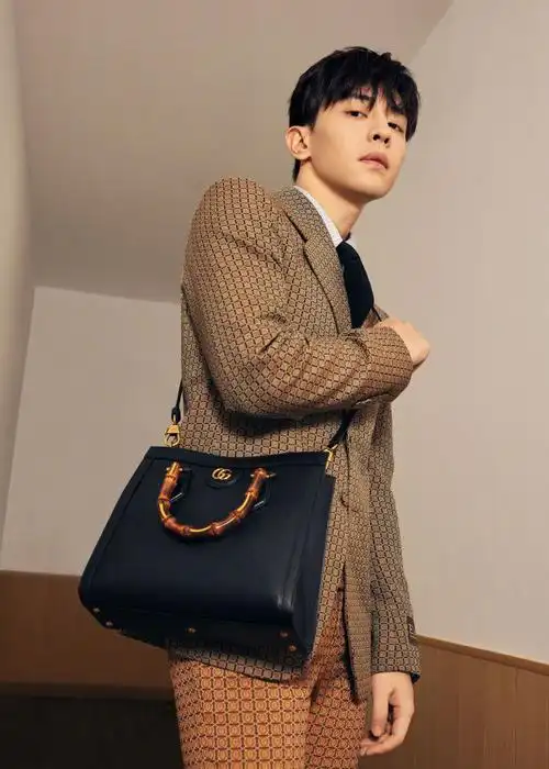 邓伦复古质感大片##邓伦复古格子西装