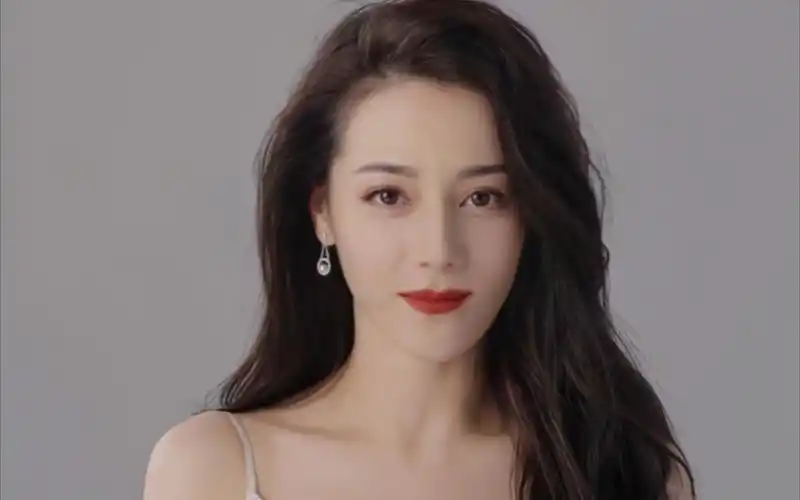 [迪丽热巴]最新广告照片,想热巴了!