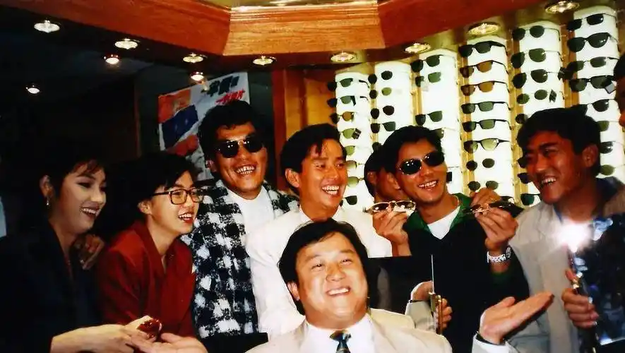 20年过去了说要帮柯受良养妻儿的刘德华曾志伟履行承诺了吗