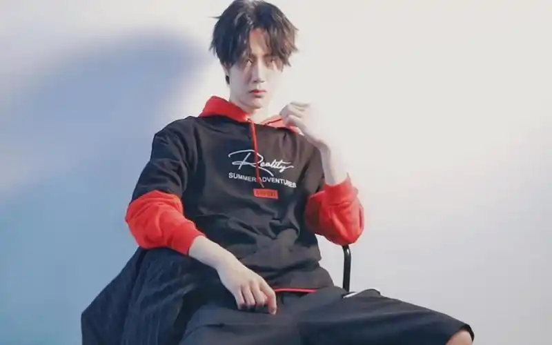 时尚潮流男孩王一博帅气写真,高清壁纸图片,大陆明星-回车桌面