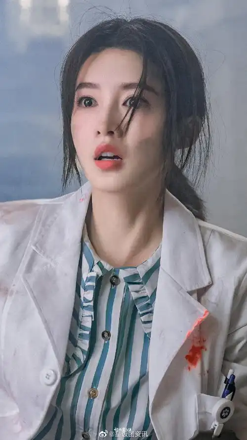 李沁含泪脆弱感#李沁在《爱上特种兵》里真的是越泥越美,面对危急