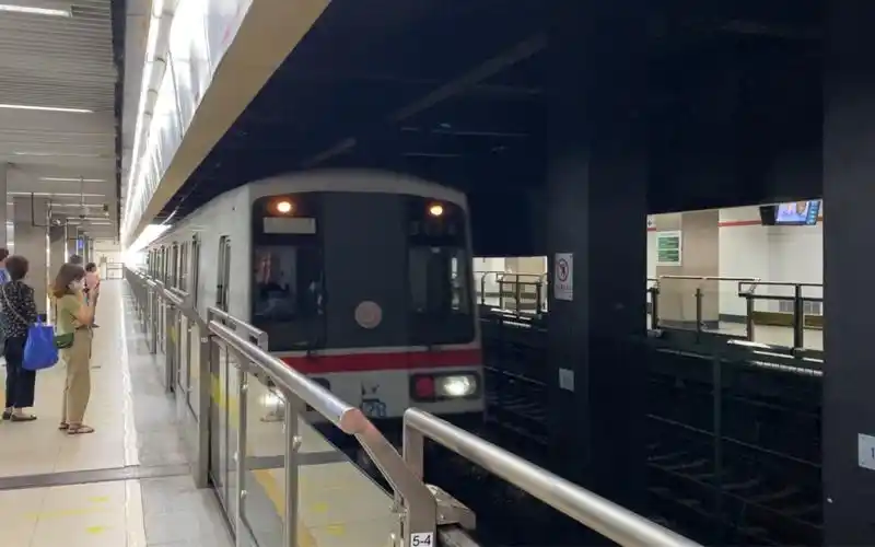 上海地铁1号线伪八128进锦江乐园站