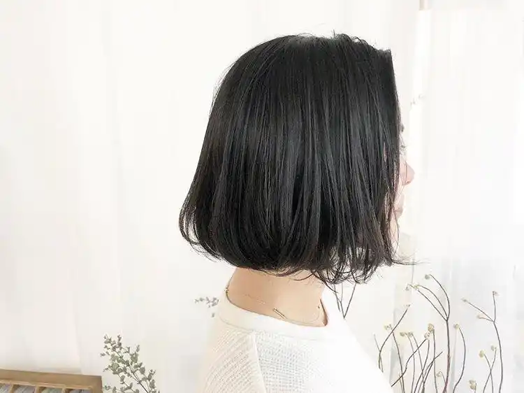 这个夏天流行到脖子的短发,齐脖短发发型你能holp住吗?