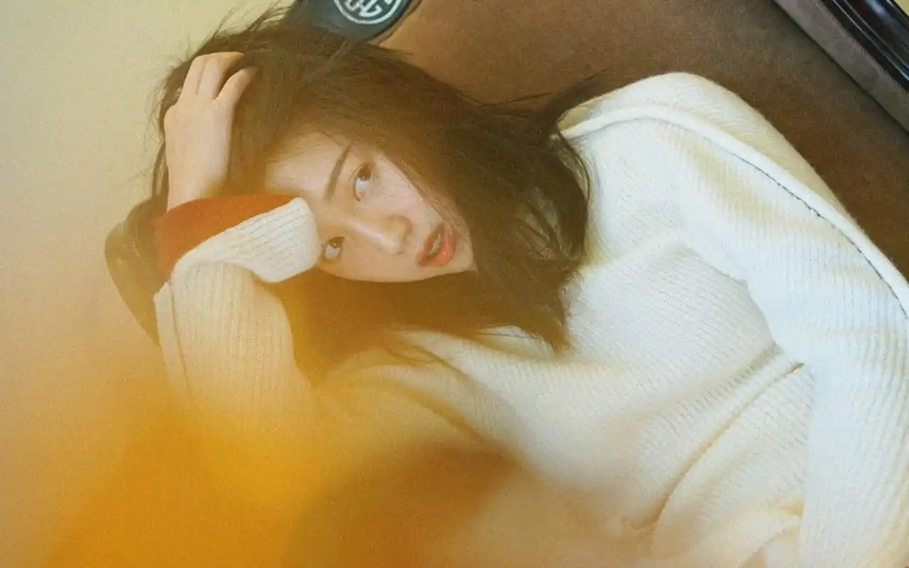 苏青慵懒风迷人写真图片桌面壁纸