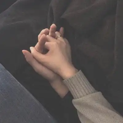 情侣手牵手图片真实只有手,情侣牵手照只要手十指相扣