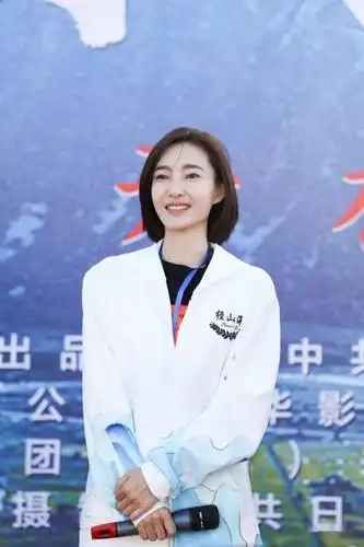 电视剧《经山海》由导演杨亚洲执导,演员张国强,王丽坤等领衔主演