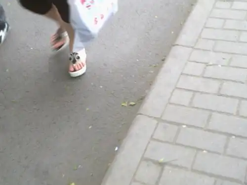 他在欣赏姑娘时的相册-街拍光脚凉鞋-2014