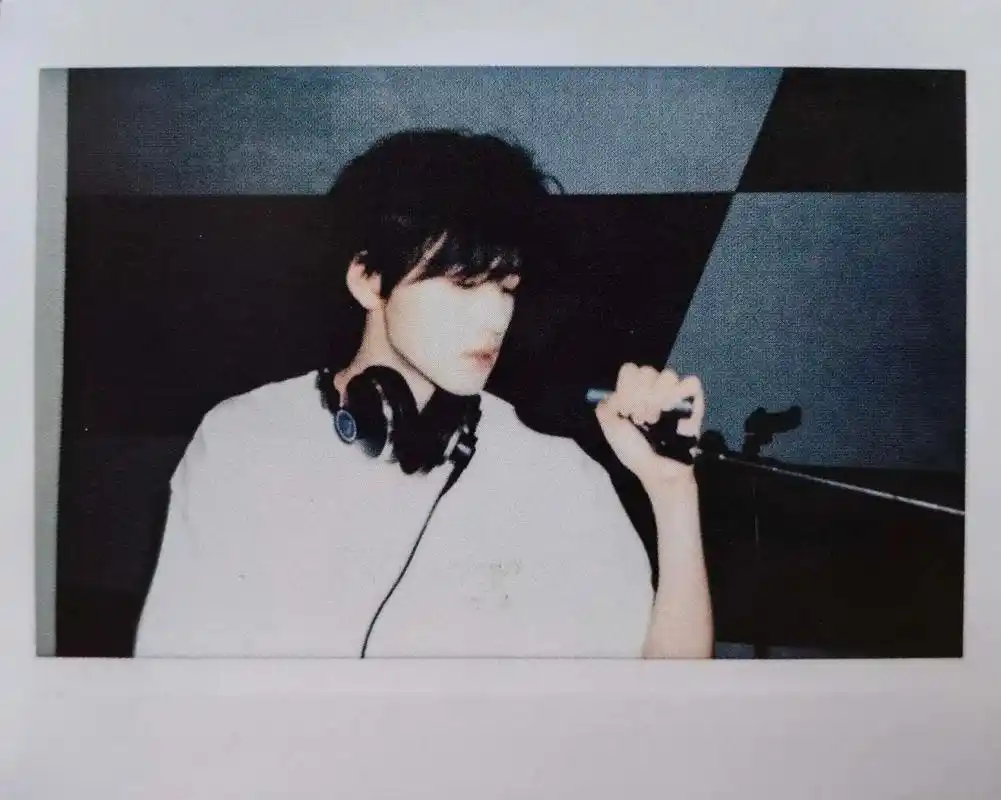 真的好喜欢这些拍立得.#宋亚轩 #刘耀文 - 抖音