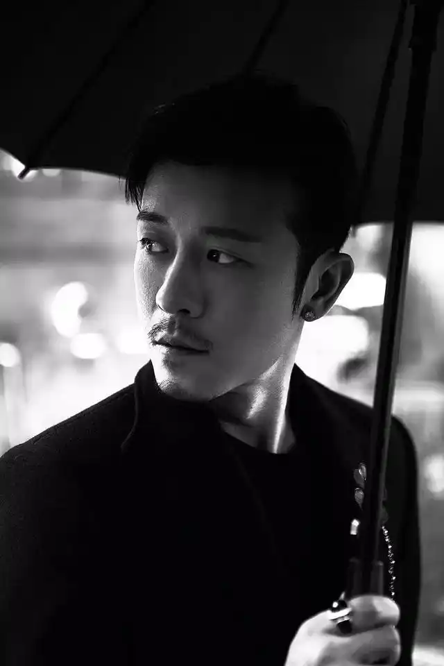 "大叔"到底能有多帅气?他向你走来了