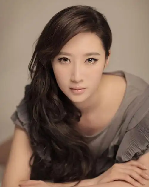 赵子惠(中国女演员)_尚可名片