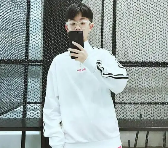 组图:满满的青春味道,14岁初中生小奶狗,天真无邪的样子很酷!