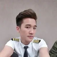 男生大背头头像帅气冷酷【点击鼠标右键下载】