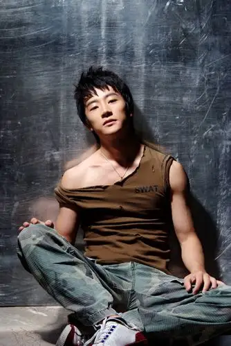 图美男黄轩肌肉照让你感受力量的存在