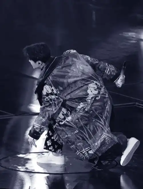 既以背影赢天下王俊凯背影杀点到为止二十五张喜欢的收藏