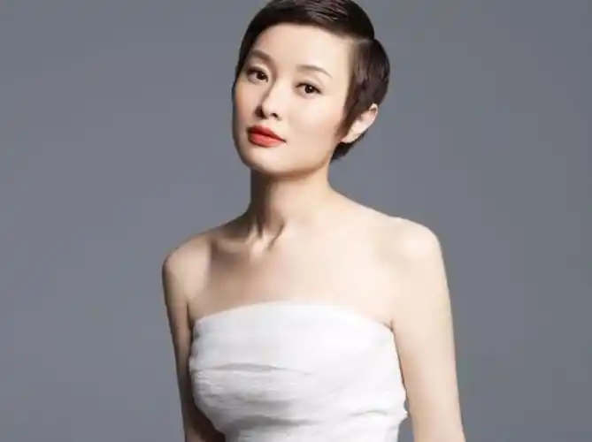 女演员吴越个人资料(47岁吴越享受单身生活)