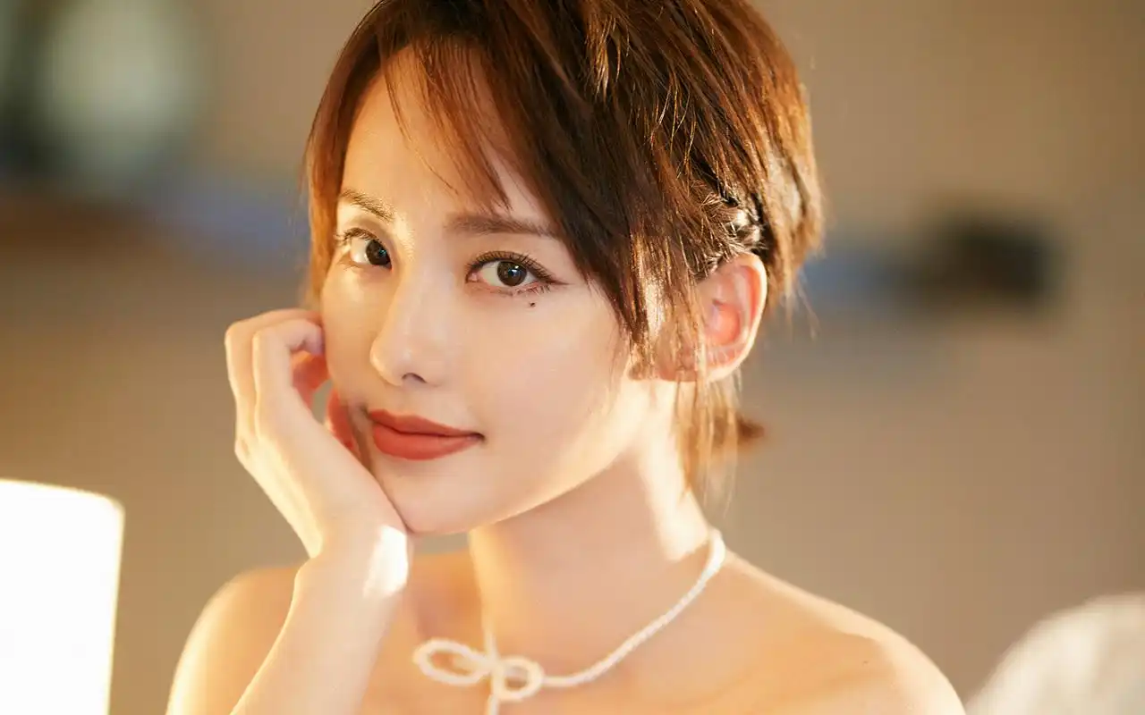 张嘉倪性感优雅写真桌面壁纸