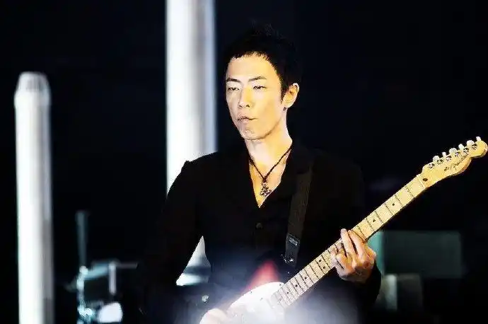 o黄贯中罕见的愤怒版《大地》,一开口就让人回.