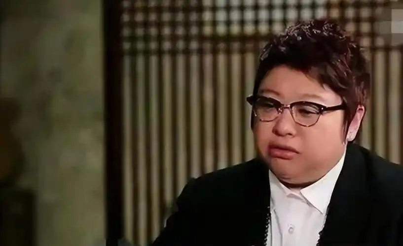 回顾在娱乐圈混乱的环境中韩红展现出了与众不同的清新风格