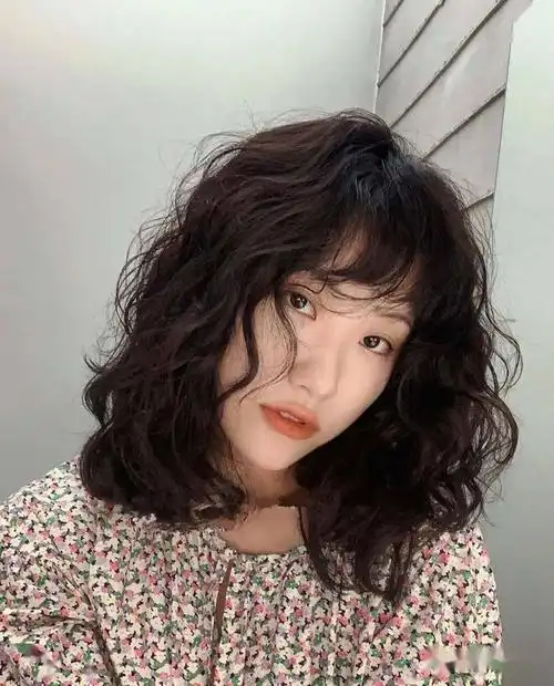 2021年流行"芭比烫"|刘海|微卷|发型|空气刘海_网易订阅