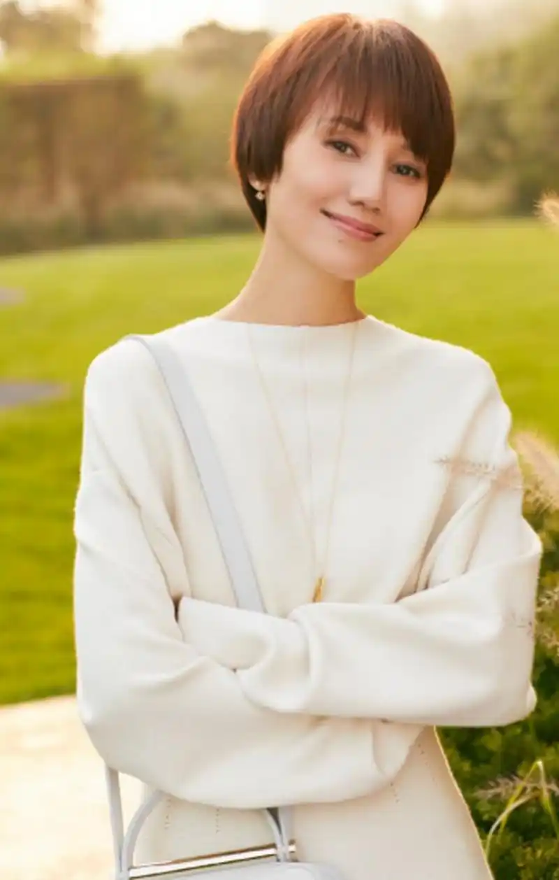 袁泉一组生活照片曝光,每一帧都像是一首诗,讲述着生活的故事,流淌着