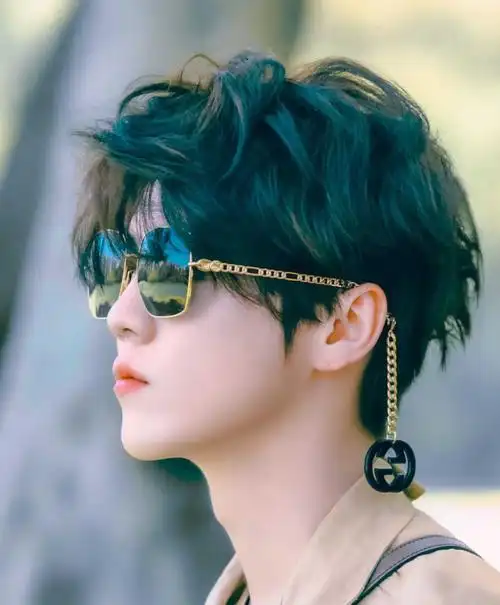 鹿晗晒照金发抢眼高呼减肥太难或许话里有话