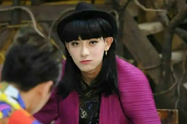 黄子韬男扮女装  妩媚骚姿,网友;看了第一眼就想娶他?