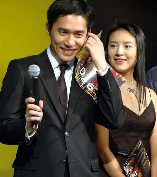 董洁14岁儿子神似梁朝伟,大鼻子如出一辙,网友疑惑重重