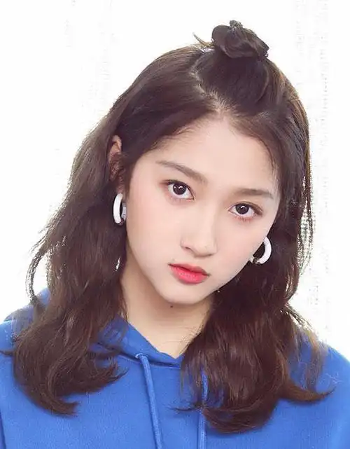 只有真美女才敢露额头刘亦菲关晓彤爱上的这款发型女神范十足