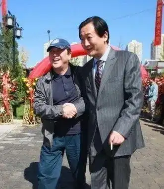 梁天在北京开了家饭馆每天高朋满座一算账发现俩月亏了几十万