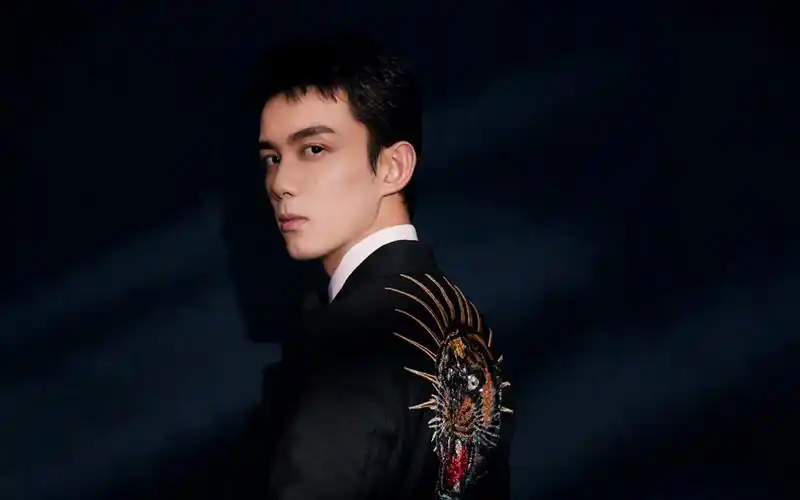 吴磊酷帅有型写真桌面壁纸