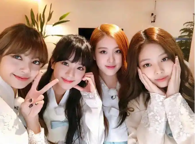 blackpink美图分享全员韩服