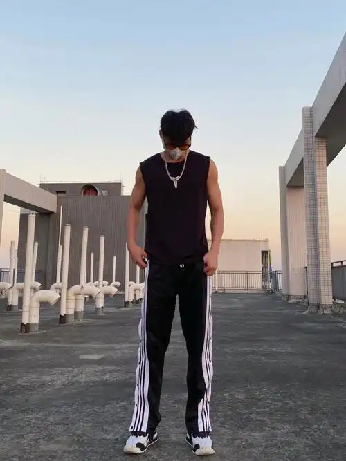 现实很少看到高个子的#每日穿搭  #身高190  #高个子穿搭  #高个子