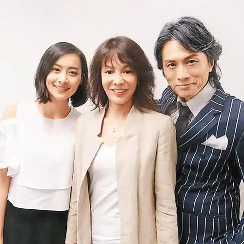 黄子华和郑裕玲难得合影前萤幕情侣重聚