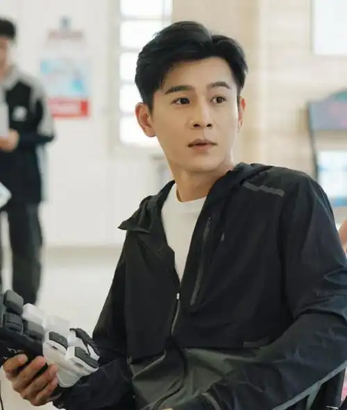 乔振宇:46岁的"老戏骨",长得帅还顾家,娶小8岁娇妻相伴至今