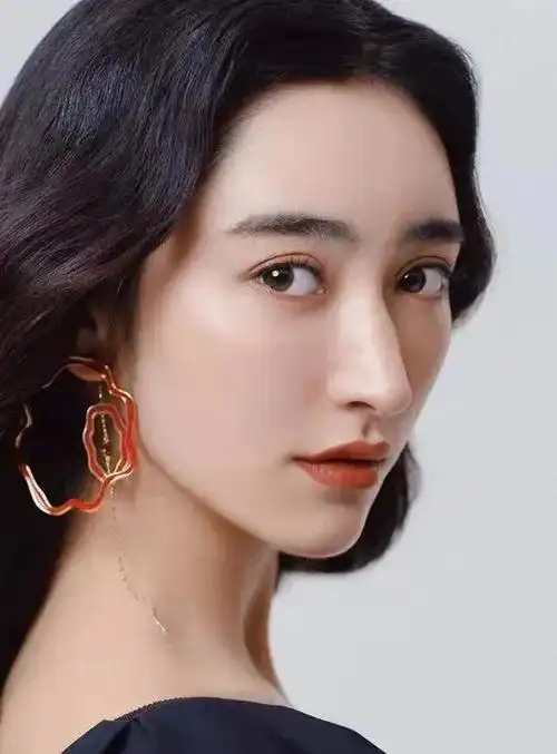 诚恳!混血儿明星"相亲相爱"-第1张图片-小兔博客