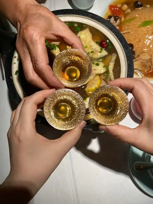 uus分享一下你们出去跟朋友喝酒干杯拍的照片好咩我需要治愈0707