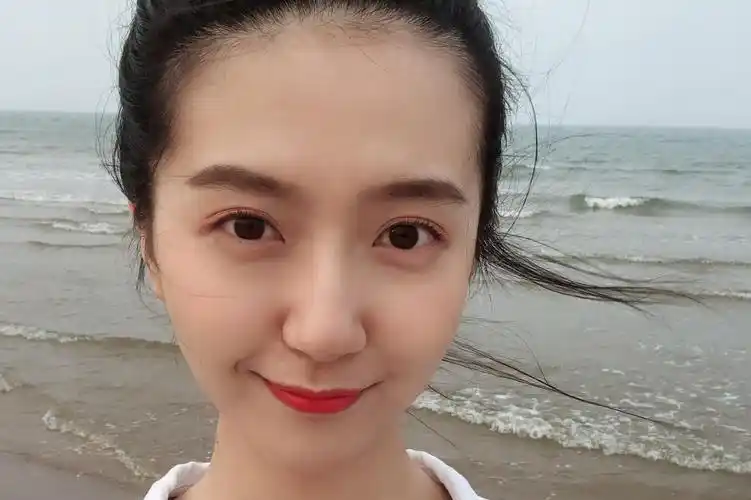 身材高挑 气质动人的女明星——许龄月